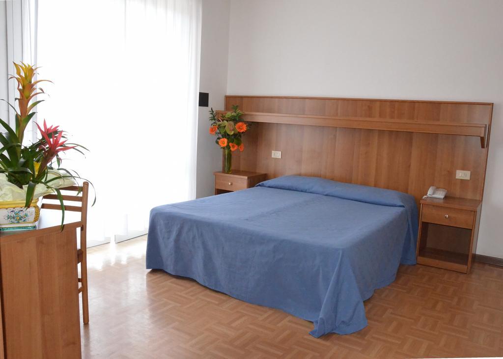 Hotel Aspe Bibione Rum bild