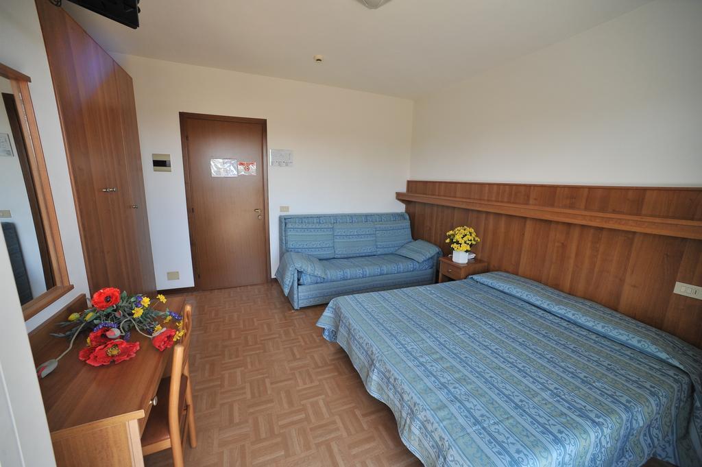 Hotel Aspe Bibione Rum bild